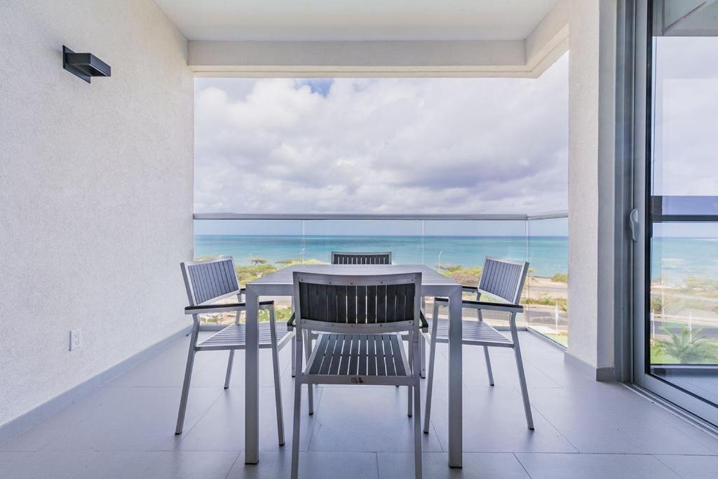 Azure Beach Residences Палм Бич Экстерьер фото